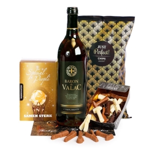 Wijn kerstpakket verpakt in een luxe geschenkkoker