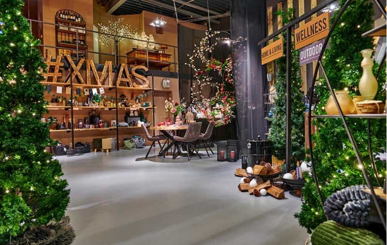 Uitgebreide kerstpakketten showroom met meer dan 5000 artikelen