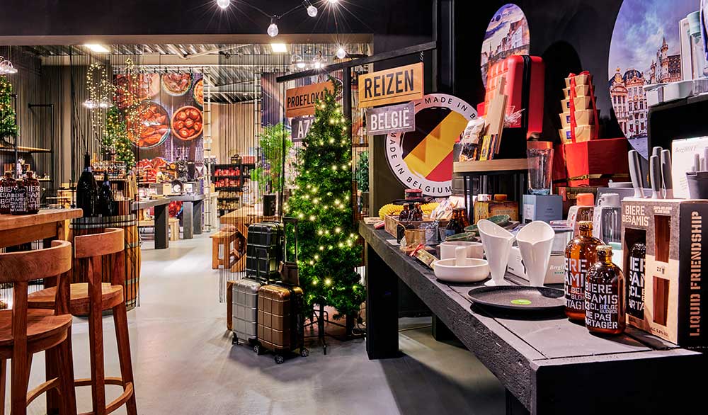 Uitgebreide kerstpakketten showroom met meer dan 5000 artikelen